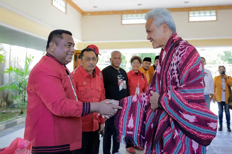 Diyakini Dapat Selesaikan Masalah Adat, Ganjar Disambut Antusias Masyarakat Ambon - Bagian 4