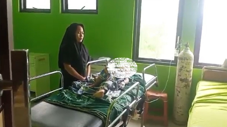 title Balita Ditemukan Tergeletak Penuh Luka di Bone, Diduga Korban Penganiayaan Balita Ditemukan Tergeletak Penuh Luka di Bone, Diduga Korban Penganiayaan
