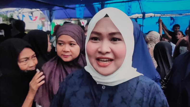 title Senang Ada Bazar Minyak Goreng Murah, Warga Makassar Doakan Perindo Menang Pemilu Senang Ada Bazar Minyak Goreng Murah, Warga Makassar Doakan Perindo Menang Pemilu