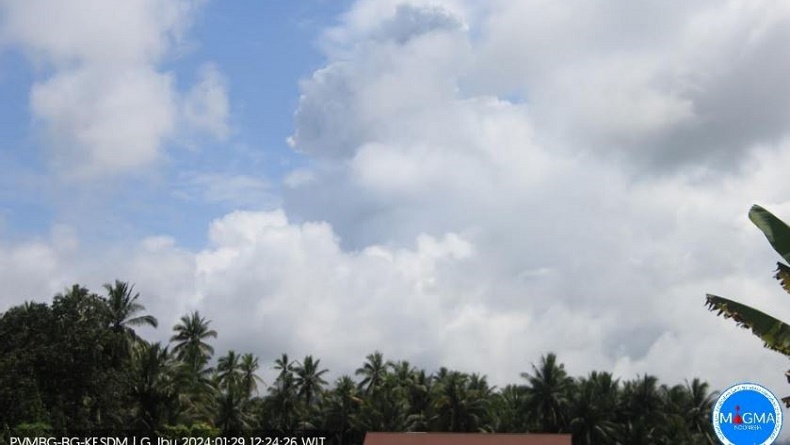 Gunung Ibu di Halmahera Barat Kembali Erupsi, Dentuman Terdengar sampai Pos PGA