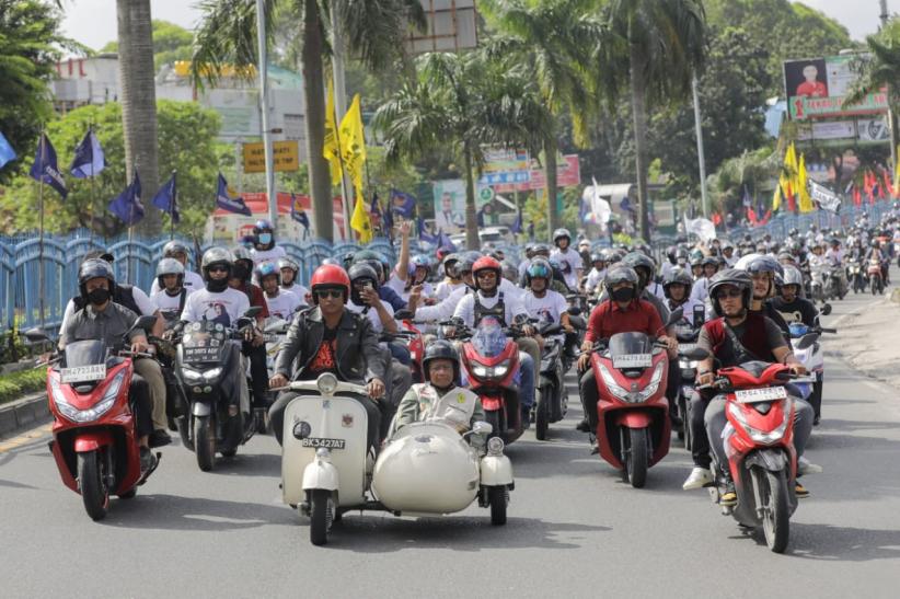 Mahfud MD Naik Motor Konvoi bersama Ribuan Pendukung di Pekanbaru - Bagian 3