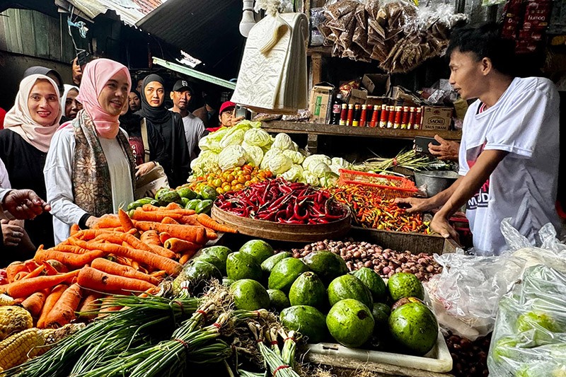 Siti Atikoh Dicurhati Pedagang di Jombang: Butuh Stabilitas Harga Bahan Pokok - Bagian 2