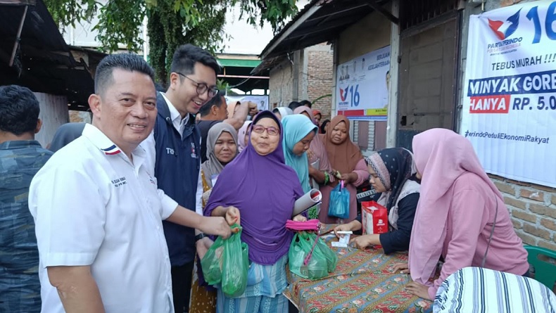 Bazar Minyak Goreng Murah Caleg Perindo Diserbu Warga Medan