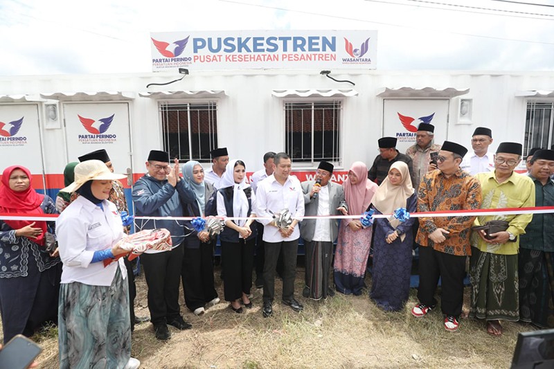 Peduli Kesehatan Santri, Ketum Partai Perindo Hary Tanoe Resmikan Puskestren - Bagian 2