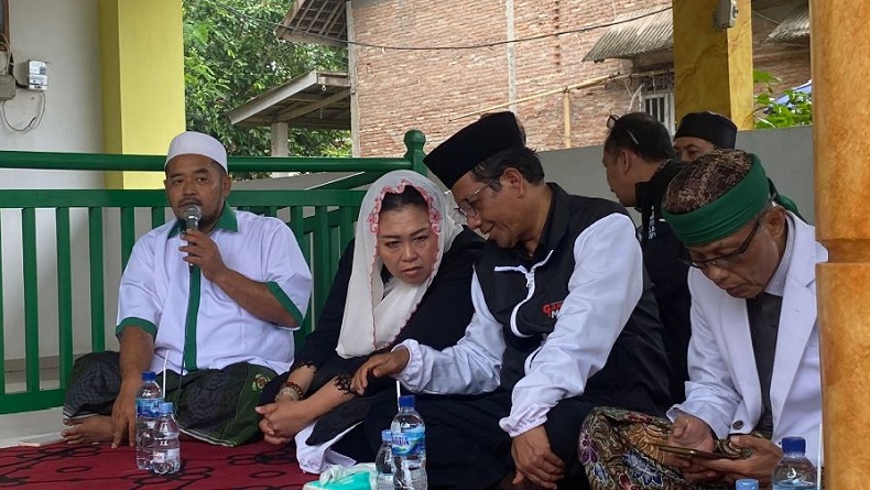 Awali Kampanye di Lampung, Mahfud MD dan Yenny Wahid Ziarah Makam Al-Mursyid KH Ahmad Shodiq