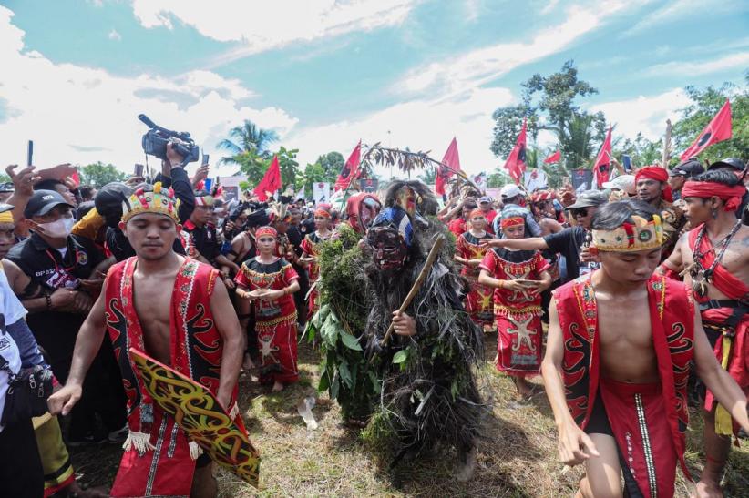 Ganjar Pranowo Janji Perjuangkan Kesejahteraan Petani Sawit dan Karet - Bagian 5