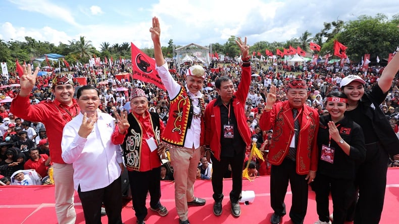 Ribuan Warga Kalbar Banjiri Hajatan Rakyat, Tokoh Dayak: Yang Bisa Buat Kita Pintar Hanya Ganjar!