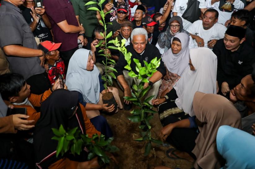 Ganjar Sat Set Sambangi Petani Pembibitan di Purworejo, Langsung Disambut Ribuan Warga - Bagian 2