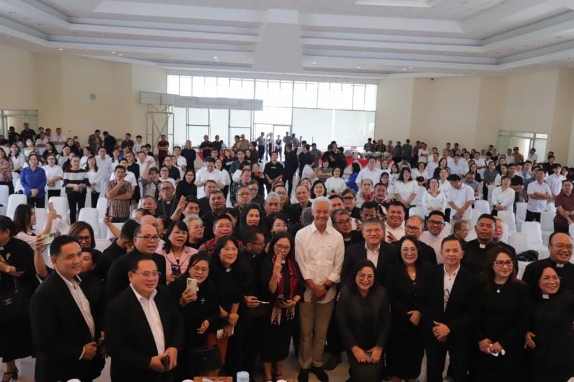 Ganjar Tatap Muka dan Berdialog dengan Sejumlah Pendeta di Tomohon Sulawesi Utara - Bagian 3