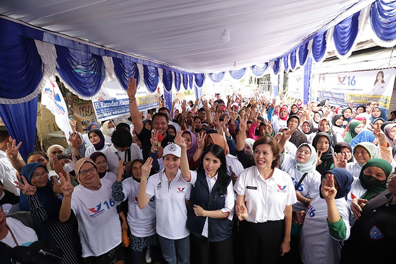 Antusiasme Warga Kebon Jeruk Ikuti Bazar Migor Murah dan Cek Kesehatan Gratis Partai Perindo - Bagian 4