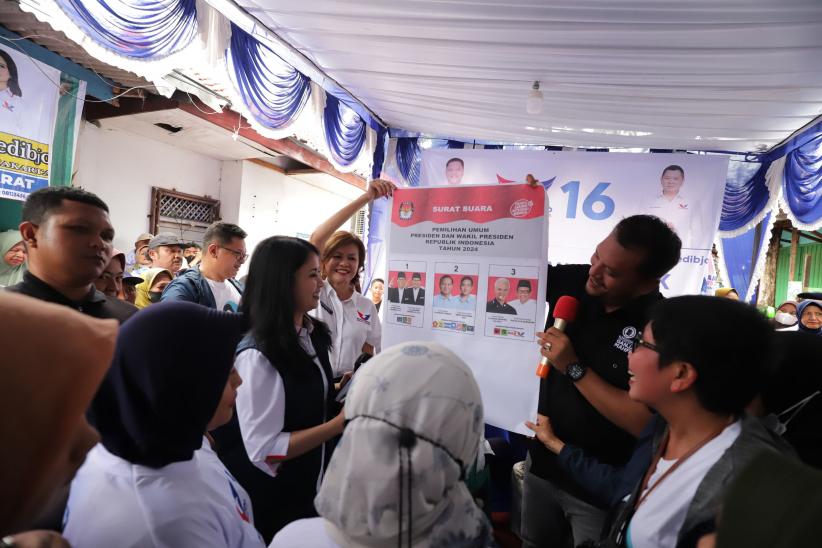 Antusiasme Warga Kebon Jeruk Ikuti Bazar Migor Murah dan Cek Kesehatan Gratis Partai Perindo - Bagian 2