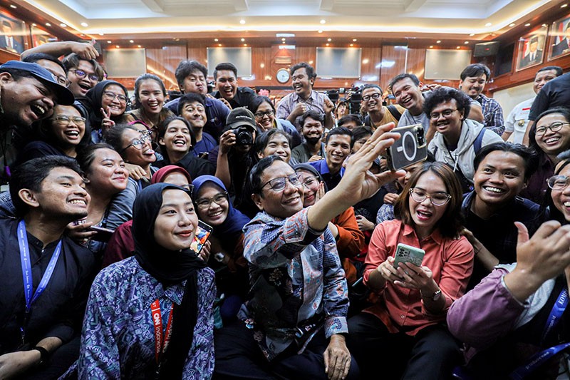 Senyum Mahfud MD usai Temui Jokowi Sampaikan Pengunduran Diri - Bagian 4