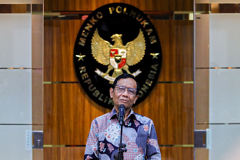 Senyum Mahfud MD usai Temui Jokowi Sampaikan Pengunduran Diri - Bagian 1