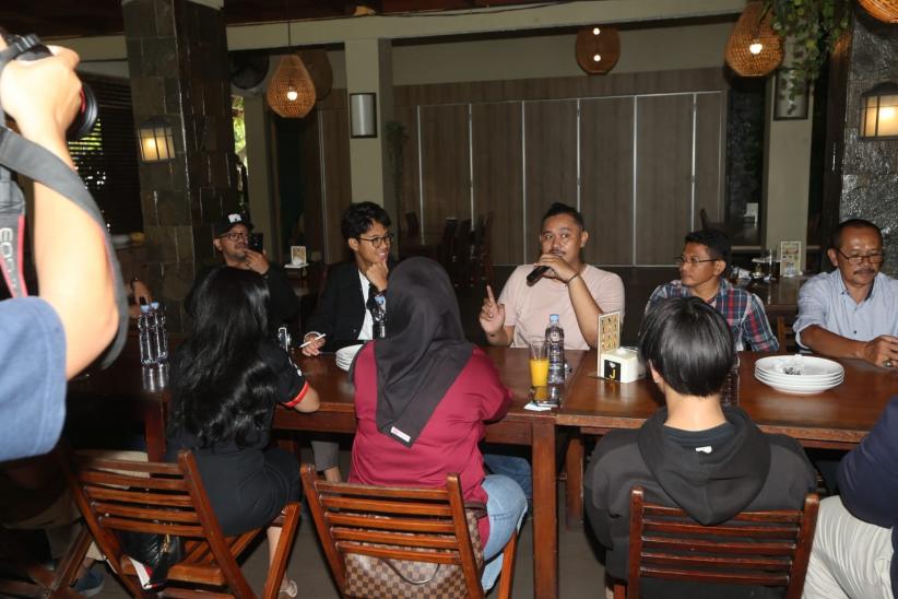 Alam Ganjar Nongkrong Bareng Pelaku UMKM hingga Main Basket dengan Anak Muda di Tangerang - Bagian 2