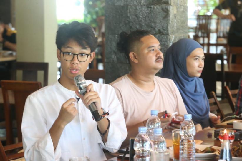 Alam Ganjar Nongkrong Bareng Pelaku UMKM hingga Main Basket dengan Anak Muda di Tangerang - Bagian 1