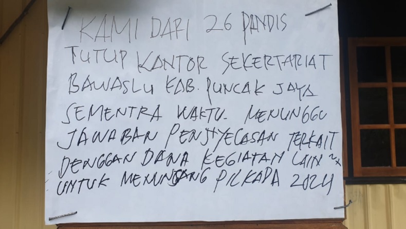 Kantor Bawaslu Puncak Jaya Dipalang Puluhan Pandis