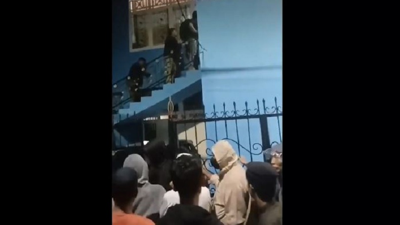 Heboh Warga Geruduk Rumah Diduga Aliran Sesat di Makassar, Suasana Sempat Mencekam