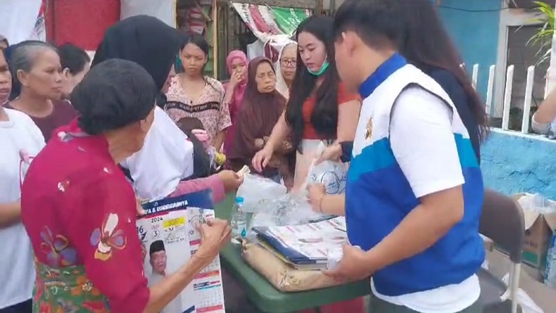 Dapat Tebus Murah Minyak Goreng, Warga Pasirluyu Bandung: Terima Kasih Pak Djoni Toat dan Perindo