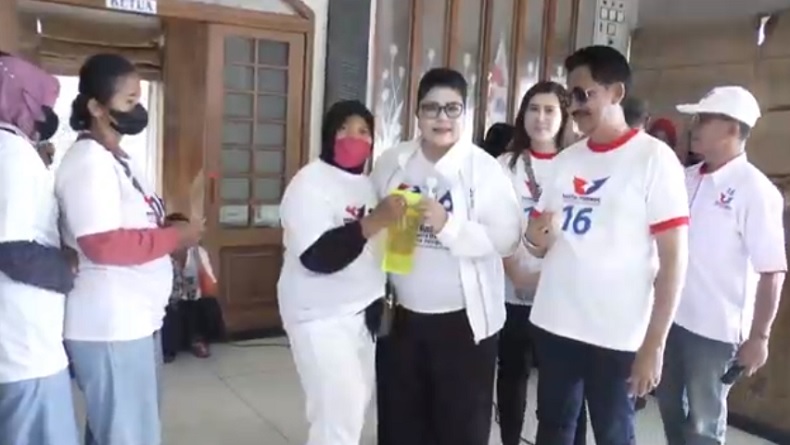 Bazar Murah Perindo di Klaten, Belum Setengah Jam 500 Liter Minyak Goreng Ludes