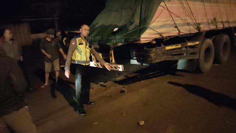 Kecelakaan Motor dengan Truk di Jalan Srandakan Bantul, 3 Orang Dilarikan ke RS