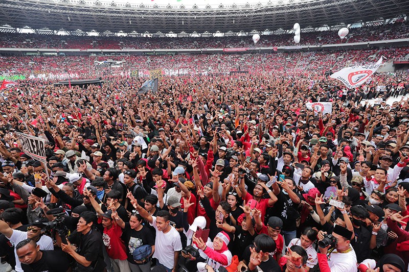 Foto-Foto Konser Salam Metal Ganjar-Mahfud di Stadion GBK - Bagian 4