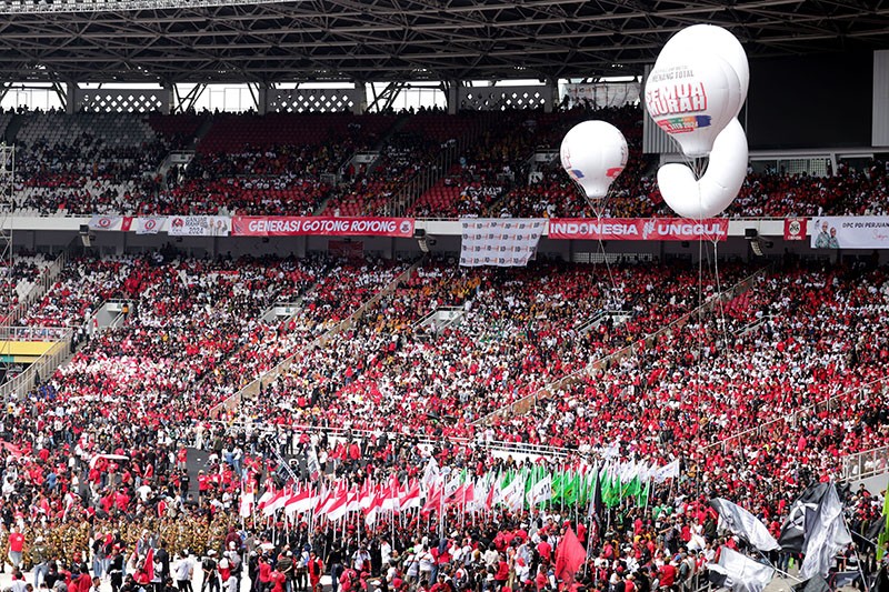 Konser Salam M3tal Dipenuhi Lautan Manusia Pendukung Ganjar-Mahfud di GBK - Bagian 2