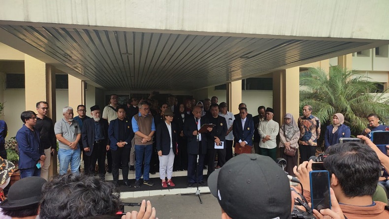 title IKA Unpad Tegaskan Petisi untuk Jokowi Gerakan Murni: Kami Lihat Konstitusi Sudah Dirusak IKA Unpad Tegaskan Petisi untuk Jokowi Gerakan Murni: Kami Lihat Konstitusi Sudah Dirusak