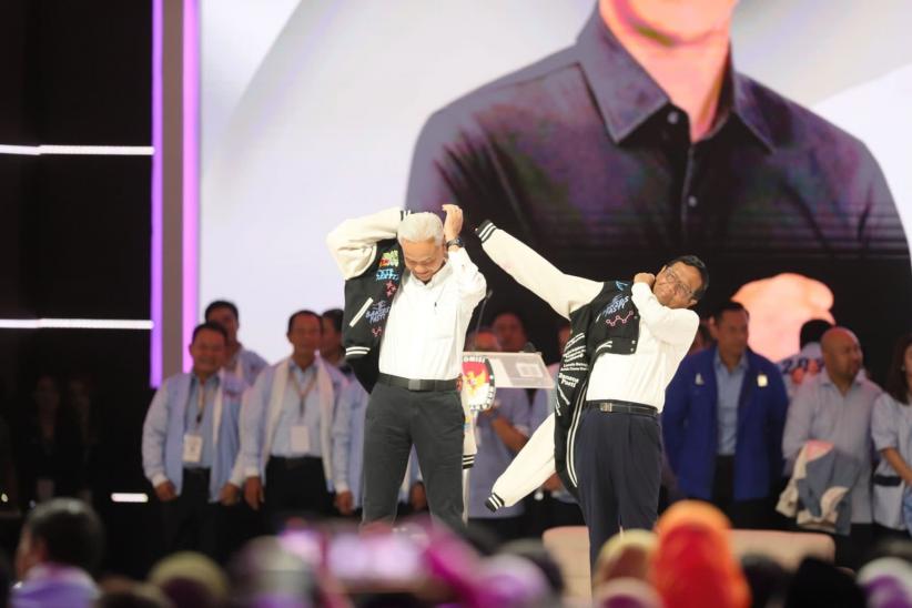 Apresiasi Gelombang Pernyataan Sikap Sivitas Akademika, Ganjar-Mahfud Kompak Pakai Jaket Varsity di Debat Capres - Bagian 3