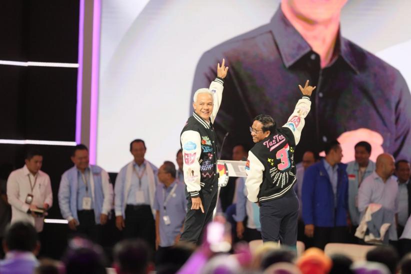 Apresiasi Gelombang Pernyataan Sikap Sivitas Akademika, Ganjar-Mahfud Kompak Pakai Jaket Varsity di Debat Capres - Bagian 1