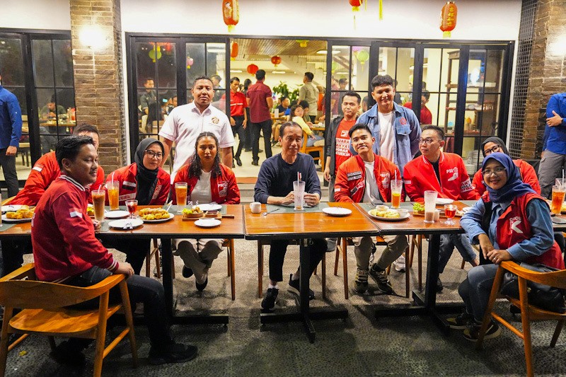 Presiden Jokowi Malam Mingguan Bareng Kader PSI - Bagian 1