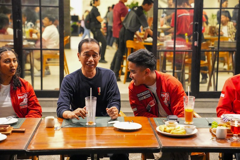 Presiden Jokowi Malam Mingguan Bareng Kader PSI - Bagian 3