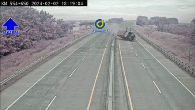 Ngeri, CCTV Rekam Detik-Detik Kecelakaan Bus Rombongan Satgas Hanura di Tol Ngawi-Solo