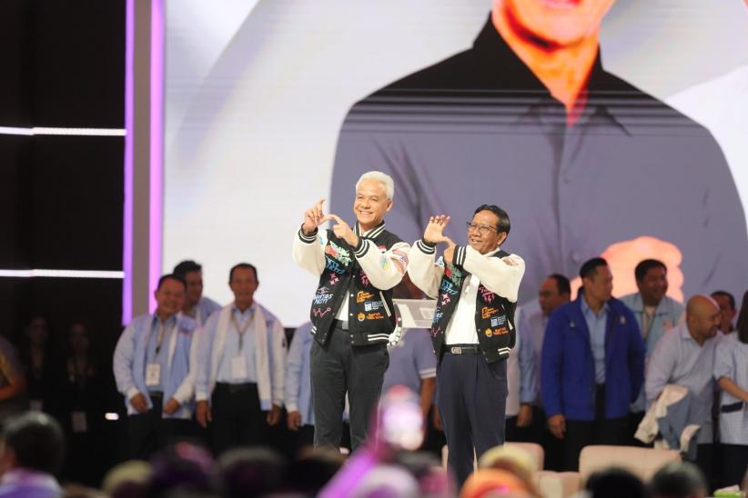 Apresiasi Gelombang Pernyataan Sikap Sivitas Akademika, Ganjar-Mahfud Kompak Pakai Jaket Varsity di Debat Capres - Bagian 2