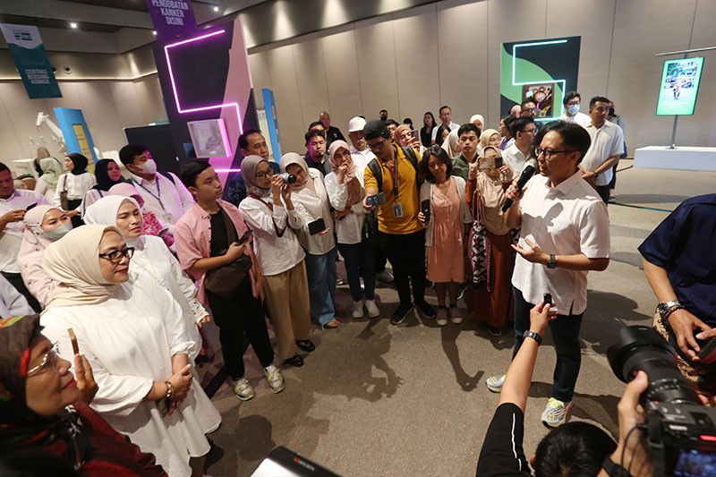 Menkes Kunjungi Pameran Karya Seni Penyintas Kanker yang Digelar MSD Indonesia dan YKI - Bagian 3