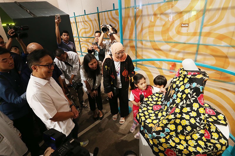 Menkes Kunjungi Pameran Karya Seni Penyintas Kanker yang Digelar MSD Indonesia dan YKI - Bagian 1