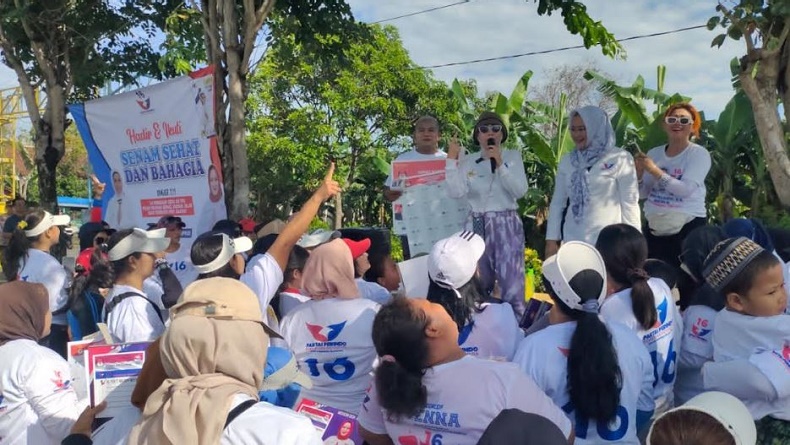 Caleg Partai Perindo Venna Melinda Ajak Warga Mojoroto Kediri Senam Sehat dan Bahagia
