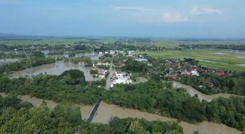 Banjir Grobogan Tim Sar Gabungan Evakuasi 60 Lansia Sakit Stroke