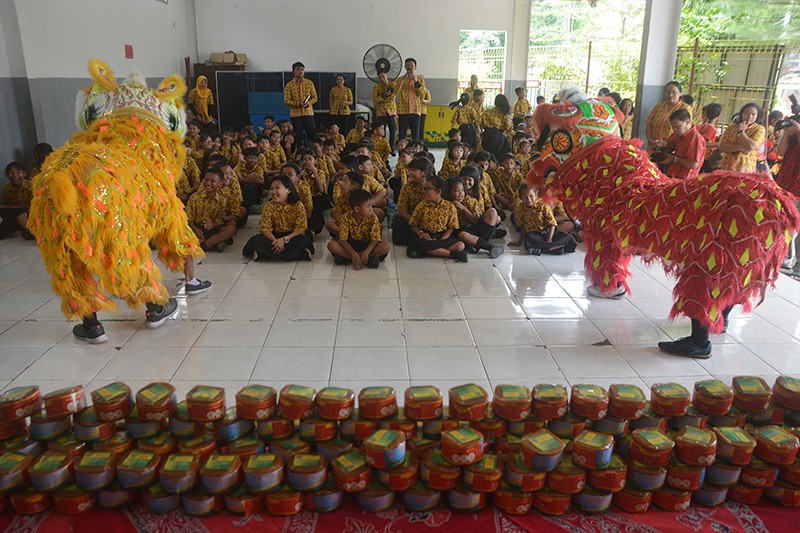 Tradisi Bagi-Bagi Kue Keranjang Sambut Imlek di Sekolah Kuncup Melati Semarang - Bagian 4