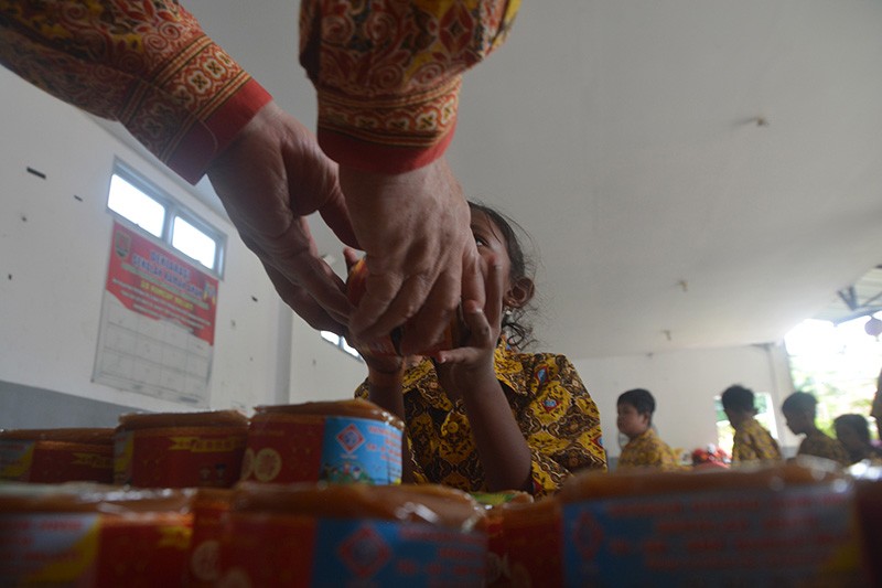 Tradisi Bagi-Bagi Kue Keranjang Sambut Imlek di Sekolah Kuncup Melati Semarang - Bagian 1