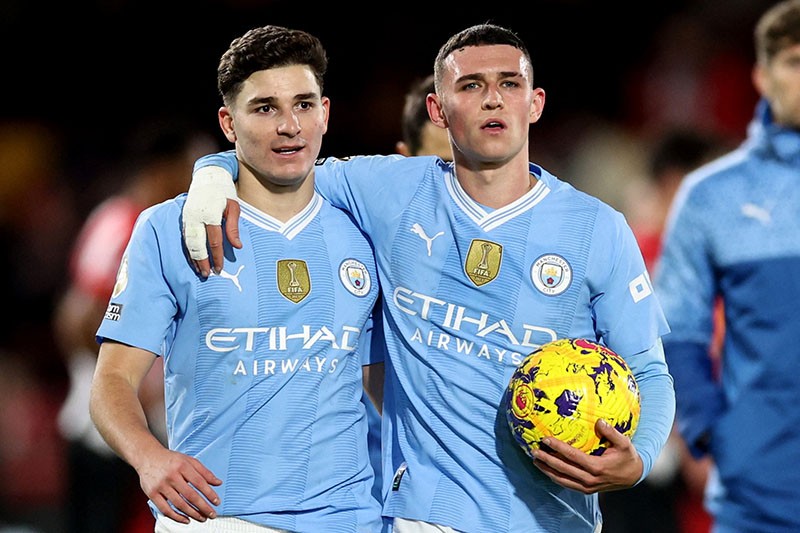 Phil Foden Hat-Trick, Manchester City Tempel Liverpool - Bagian 3