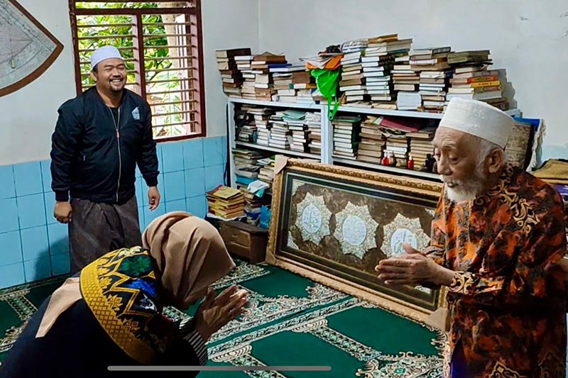 Siti Atikoh Keliling Banten, Bertemu Abuya Muhtadi hingga Hadiri Istigasah - Bagian 3