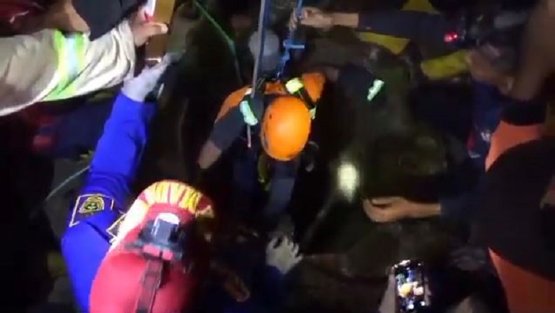 title Tragis, 3 Orang Bersaudara Tewas dalam Sumur di Madiun Tragis, 3 Orang Bersaudara Tewas dalam Sumur di Madiun