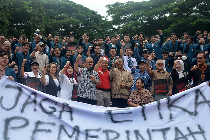 Indonesia dalam Darurat Demokrasi, Guru Besar hingga BEM Undip Gelar Aksi - Bagian 2