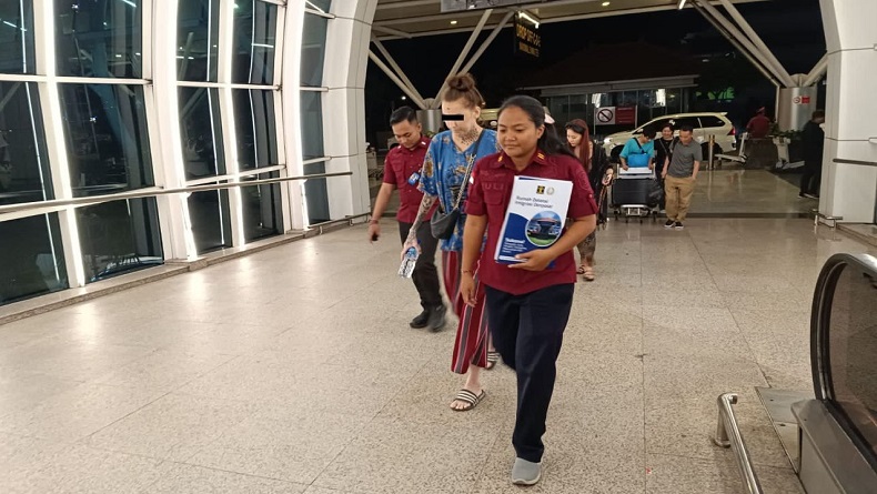 Ngaku Ditipu Biro Perjalanan hingga Overstay di Bali, Warga Republik Ceko Dideportasi