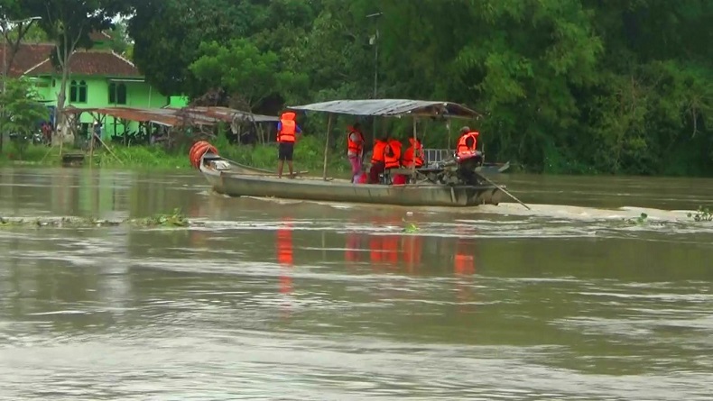 title Sungai Bengawan Solo di Bojonegoro Siaga Merah Bencana Banjir, Warga Diimbau Waspada Sungai Bengawan Solo di Bojonegoro Siaga Merah Bencana Banjir, Warga Diimbau Waspada