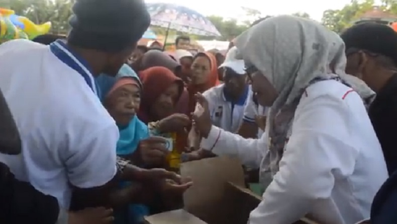 Bazar Murah Minyak Goreng Partai Perindo di Cilacap Diserbu Ratusan Warga