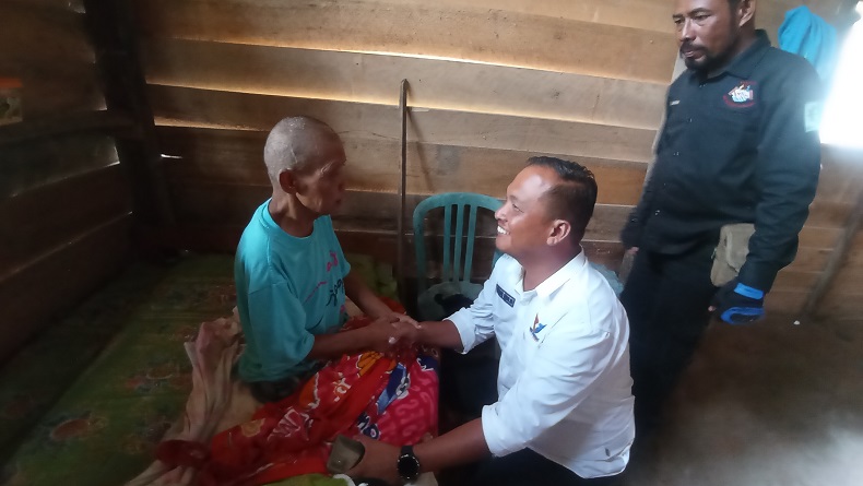 title Dibantu Fasilitasi Pengobatan Gratis, Keluarga Pasien Puji Caleg Perindo Andaran Simbolon Dibantu Fasilitasi Pengobatan Gratis, Keluarga Pasien Puji Caleg Perindo Andaran Simbolon
