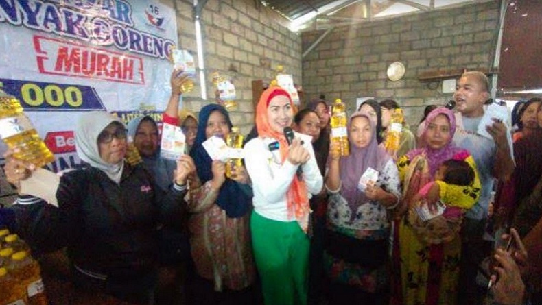 Venna Melinda Gelar Bazar Minyak Goreng Murah, Warga Kediri: Terima Kasih Partai Perindo