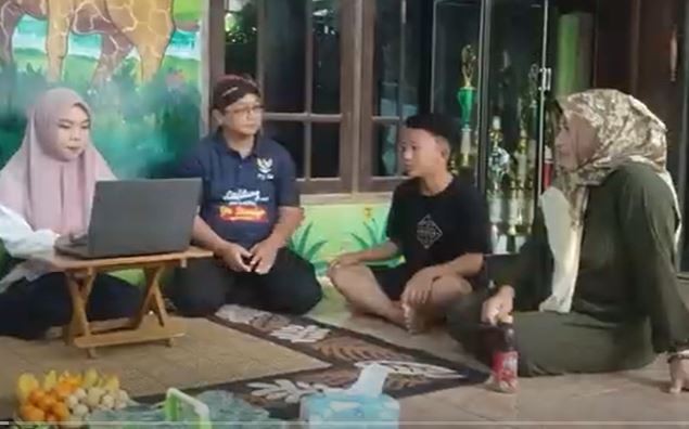 Jadi Pemilih Pemula, Kakak-Adik Bernama Dot Com di Gresik Ajak Milenial Tak Golput