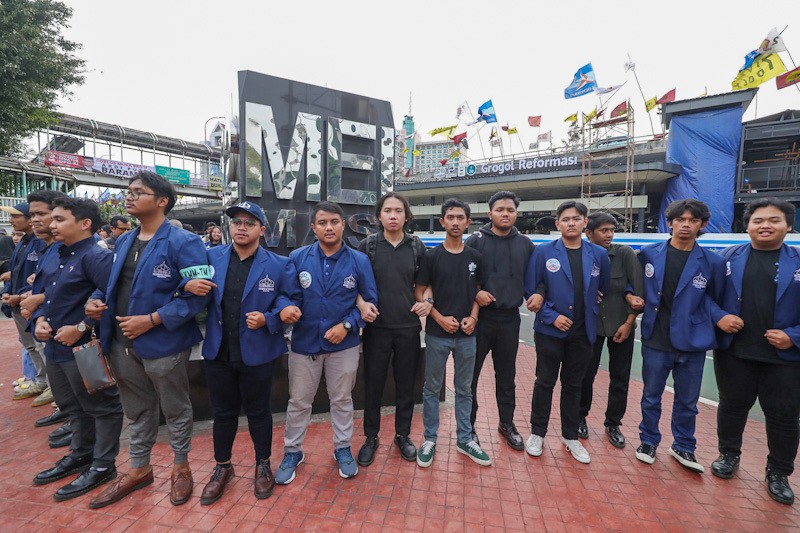 Aksi Sivitas Akademika Trisakti Melawan Tirani Selamatkan Demokrasi - Bagian 3